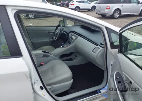 2013 Toyota Prius Three из США, поврежденный, VIN JTDKN3DU2D5594155